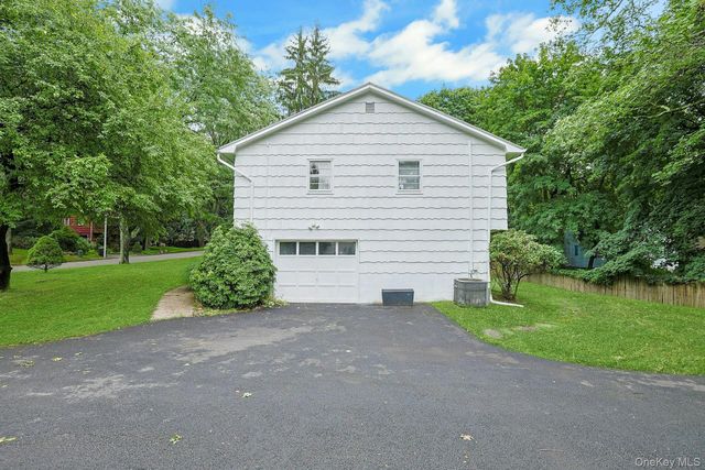 1 Long Meadow Drive, Monsey, NY 10952