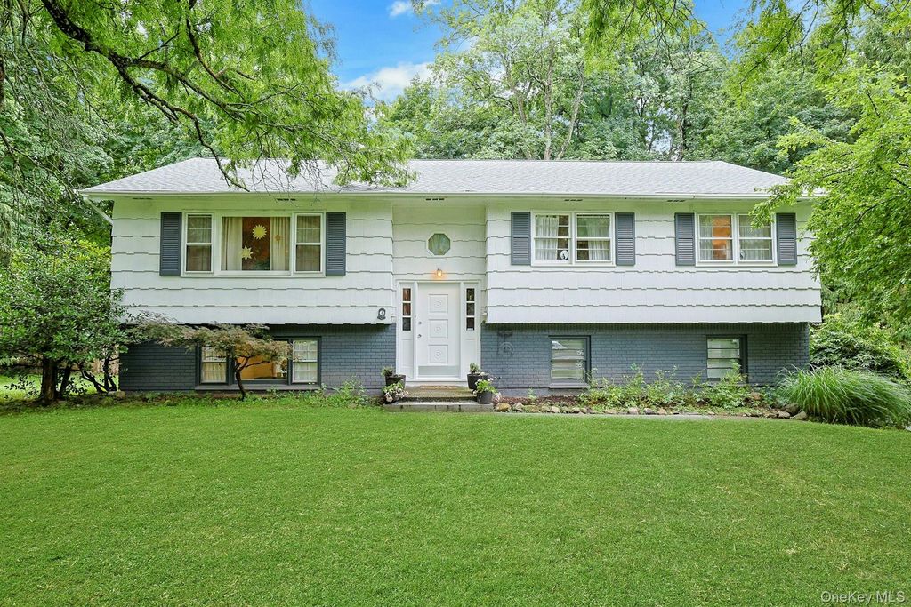 1 Long Meadow Drive, Monsey, NY 10952