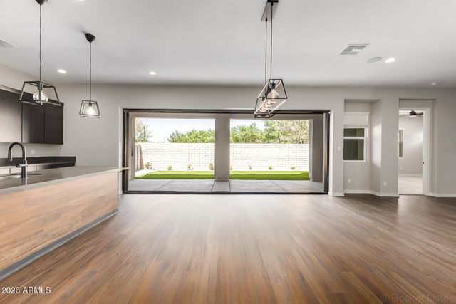 10216 E TALON Avenue, Mesa, AZ 85212