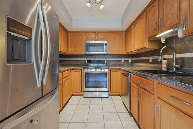 167 Greenbrook Dr 167, Stoughton, MA 02072
