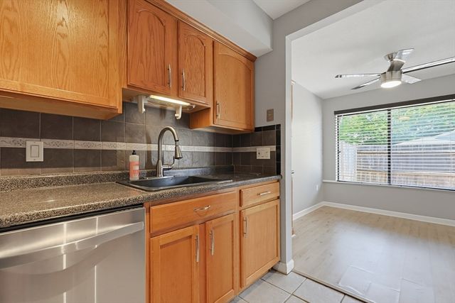 167 Greenbrook Dr 167, Stoughton, MA 02072