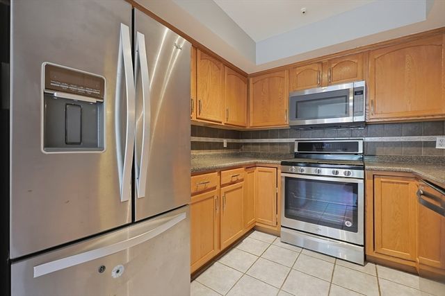 167 Greenbrook Dr 167, Stoughton, MA 02072