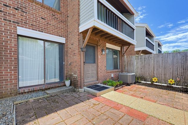167 Greenbrook Dr 167, Stoughton, MA 02072