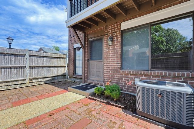167 Greenbrook Dr 167, Stoughton, MA 02072