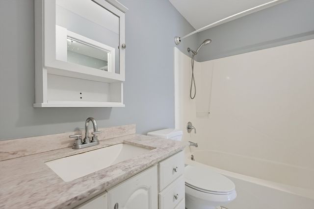 167 Greenbrook Dr 167, Stoughton, MA 02072