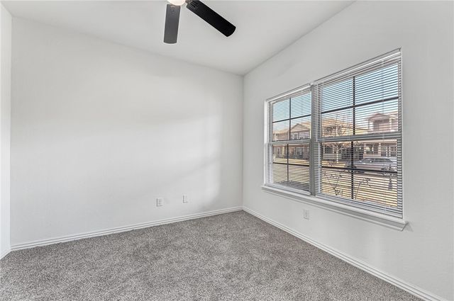 729 N Wordsworth Lane, Fayetteville, AR 72704