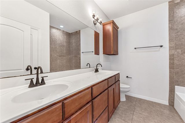 729 N Wordsworth Lane, Fayetteville, AR 72704