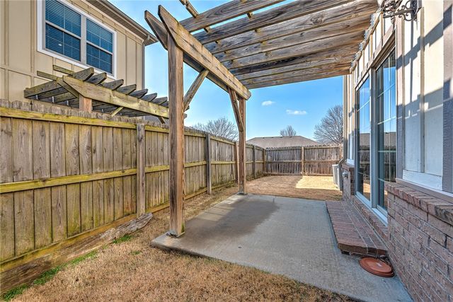 729 N Wordsworth Lane, Fayetteville, AR 72704