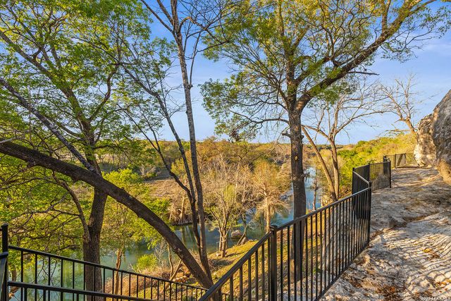 137 River Xing, Boerne, TX 78006