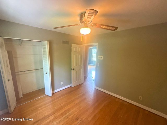 8407 Brownsboro Rd, Louisville, KY 40241
