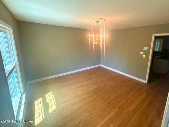 8407 Brownsboro Rd, Louisville, KY 40241