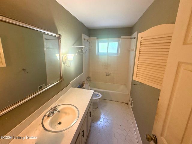 8407 Brownsboro Rd, Louisville, KY 40241