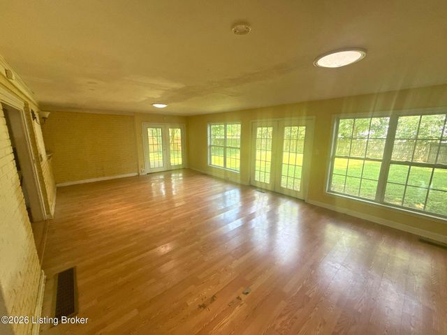8407 Brownsboro Rd, Louisville, KY 40241