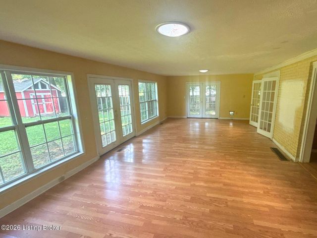 8407 Brownsboro Rd, Louisville, KY 40241