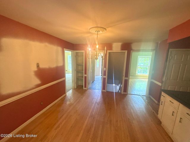 8407 Brownsboro Rd, Louisville, KY 40241
