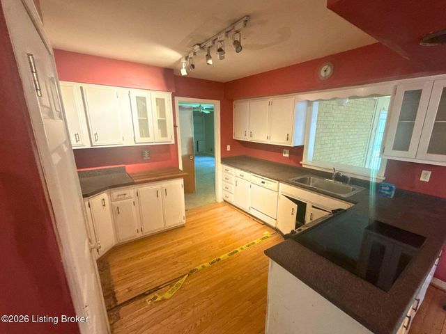 8407 Brownsboro Rd, Louisville, KY 40241