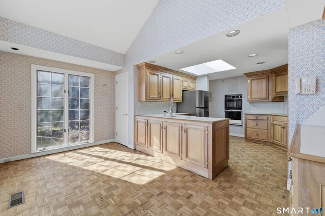 124 Woodpond Road, Farmington, CT 06107