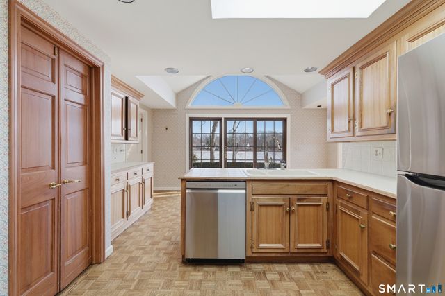 124 Woodpond Road, Farmington, CT 06107