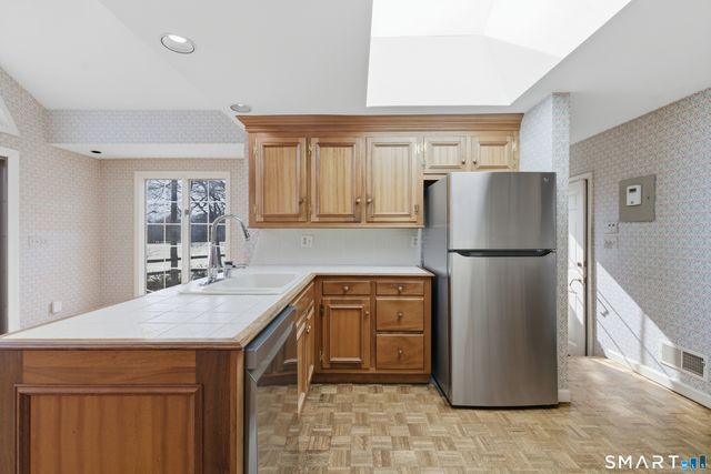 124 Woodpond Road, Farmington, CT 06107