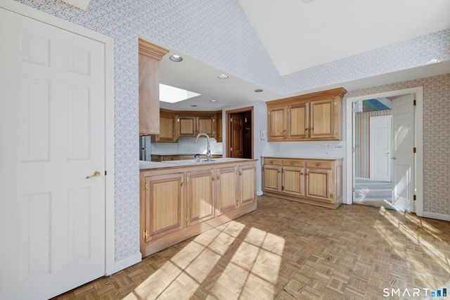 124 Woodpond Road, Farmington, CT 06107