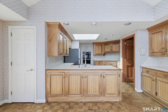 124 Woodpond Road, Farmington, CT 06107