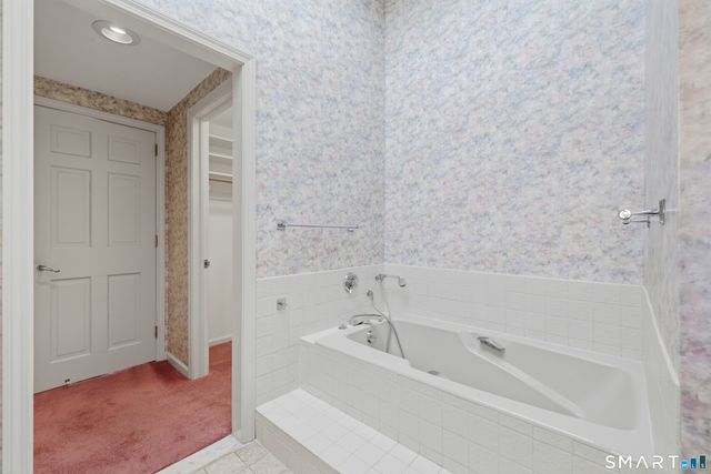 124 Woodpond Road, Farmington, CT 06107