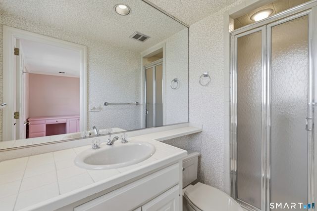 124 Woodpond Road, Farmington, CT 06107