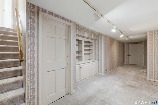 124 Woodpond Road, Farmington, CT 06107