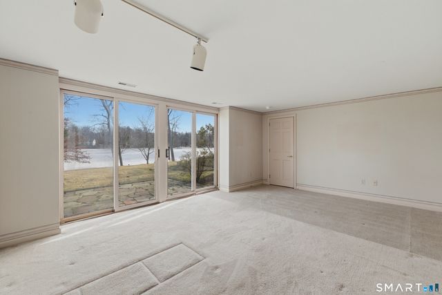 124 Woodpond Road, Farmington, CT 06107