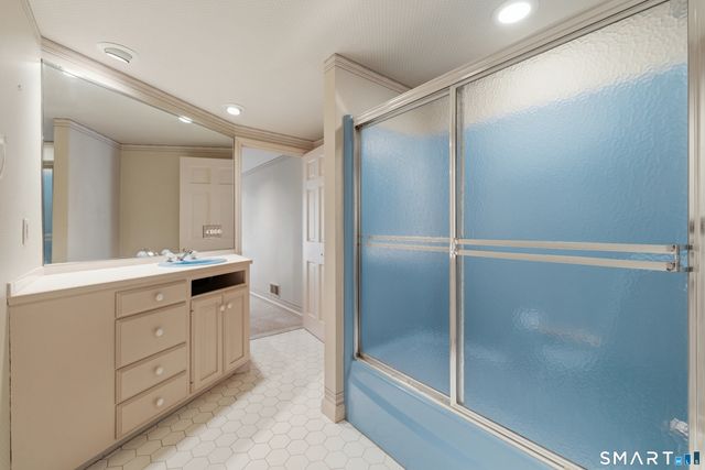 124 Woodpond Road, Farmington, CT 06107