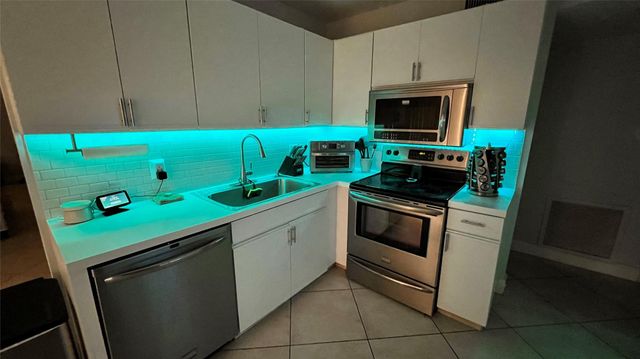 5641 Coach House Circle B, Boca Raton, FL 33486