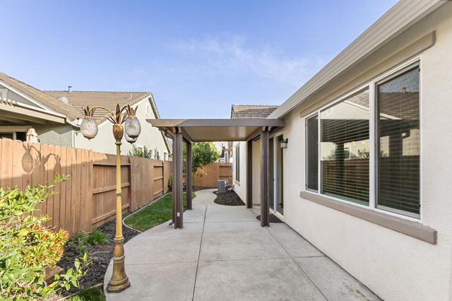 9984 Westminister, Elk Grove, CA 95757