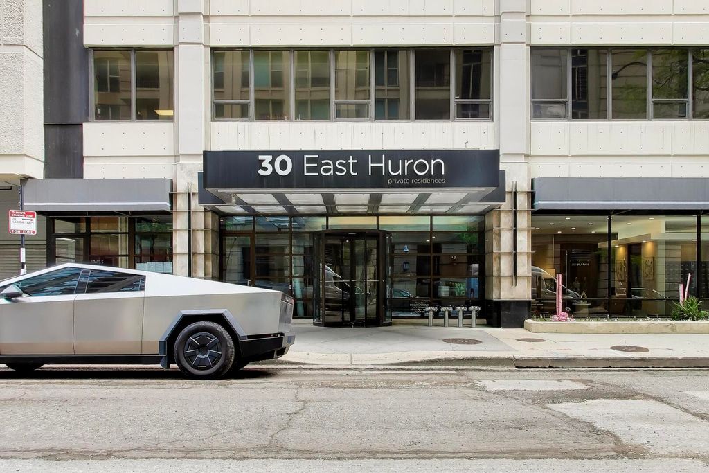 30 E Huron Street 4007, Chicago, IL 60611 — photo 4