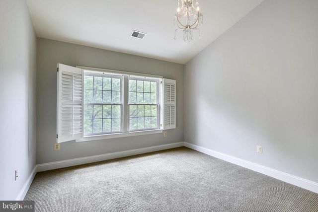 10555 TUCKERMAN HEIGHTS CIR, North Bethesda, MD 20852