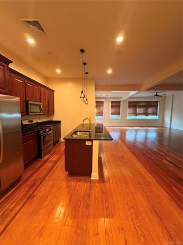 337 Main Street 3F, Poughkeepsie, NY 12601