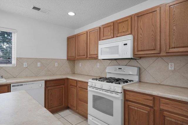 1270 Capitan Street NW, Los Lunas, NM 87031