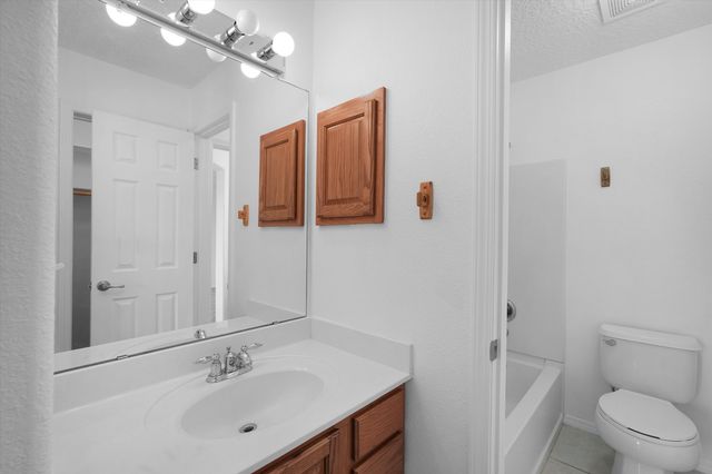 1270 Capitan Street NW, Los Lunas, NM 87031
