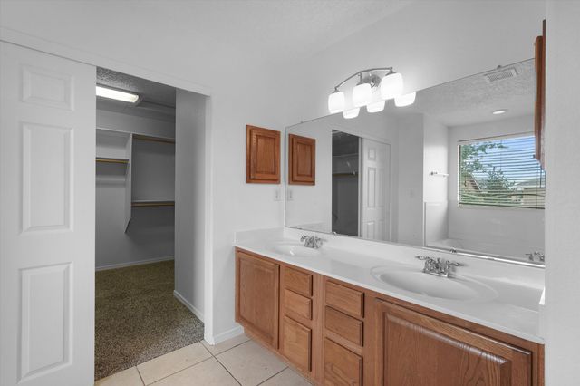 1270 Capitan Street NW, Los Lunas, NM 87031