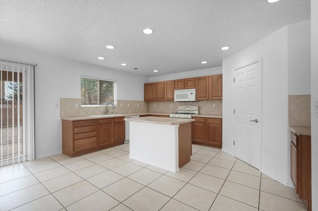 1270 Capitan Street NW, Los Lunas, NM 87031