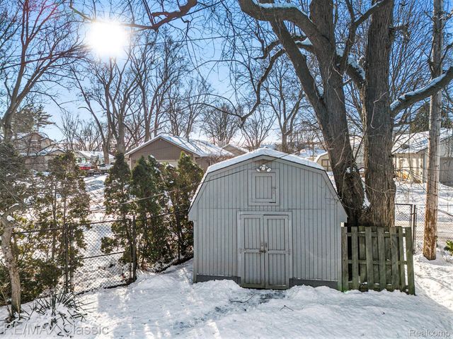 3166 Arbutus Street, Commerce Charter Township, MI 48382