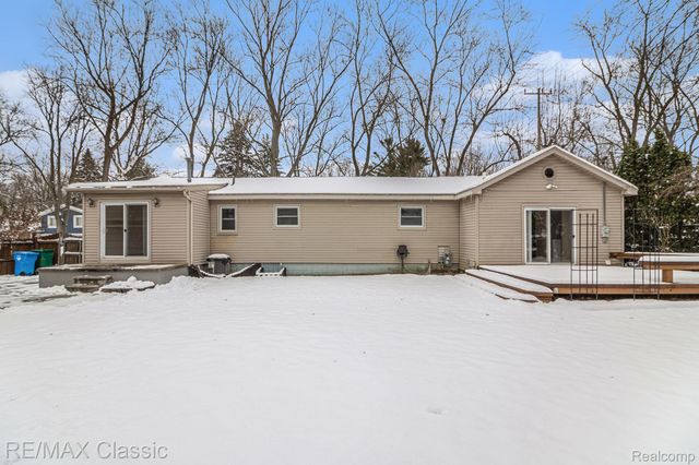 3166 Arbutus Street, Commerce Charter Township, MI 48382
