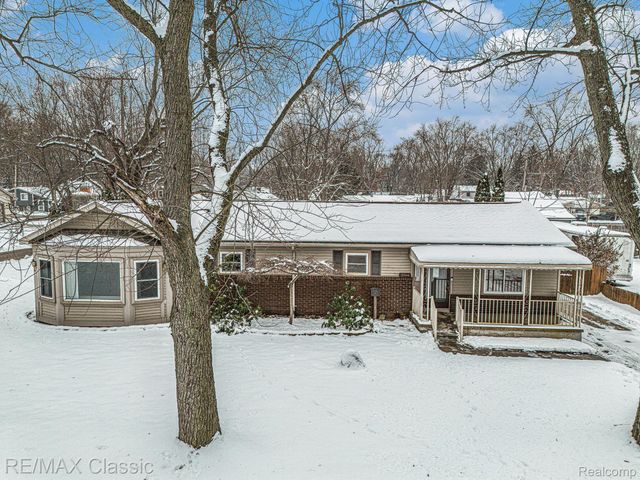 3166 Arbutus Street, Commerce Charter Township, MI 48382