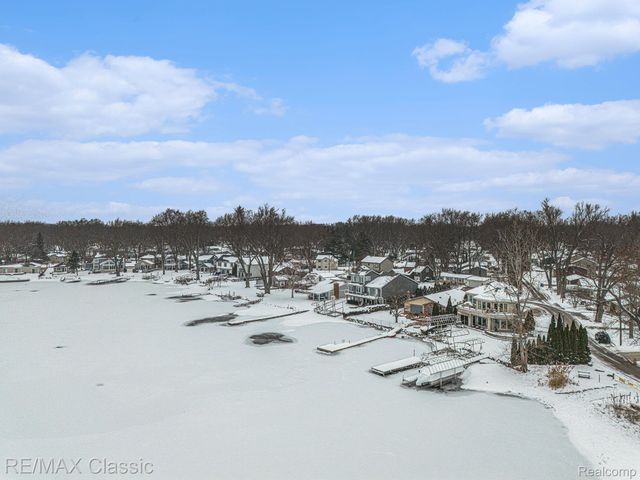 3166 Arbutus Street, Commerce Charter Township, MI 48382