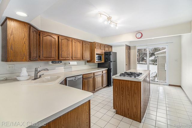 3166 Arbutus Street, Commerce Charter Township, MI 48382