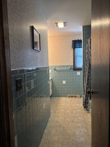 16 Watson St, Chicopee, MA 01020