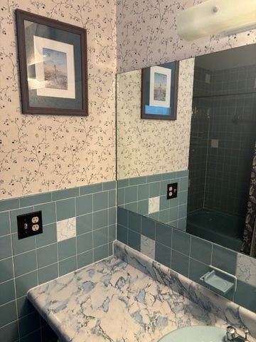 16 Watson St, Chicopee, MA 01020