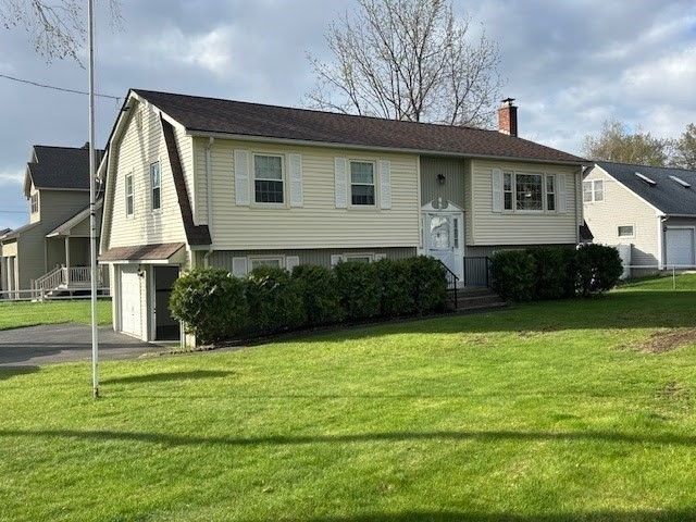 16 Watson St, Chicopee, MA 01020