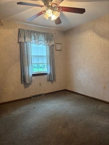 16 Watson St, Chicopee, MA 01020