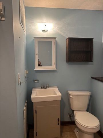 16 Watson St, Chicopee, MA 01020