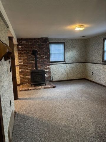 16 Watson St, Chicopee, MA 01020